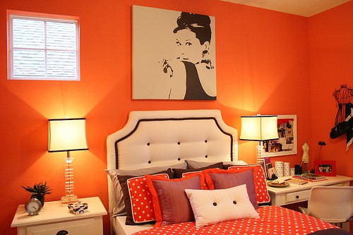 quarto com a cor laranja